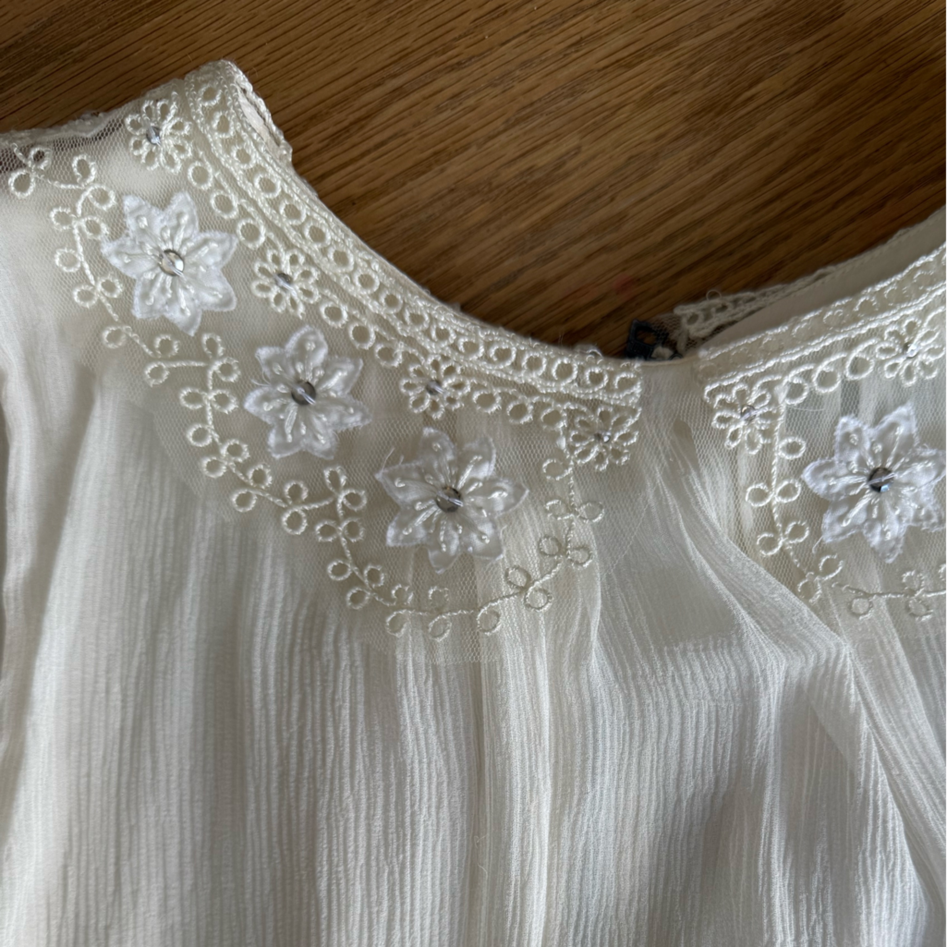 Alice & Olivia Cream Sheer Sleeveless Embellisged Collar Collar Top Sz S
